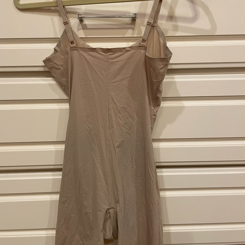 Spanx body shaper, M - Picture 3 of 3